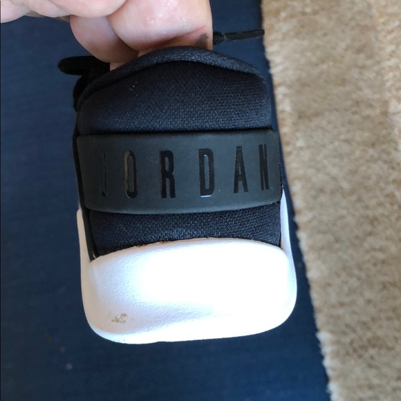 KID  JORDAN SNEAKERS SIZE  US 7C - Picture 3 of 4